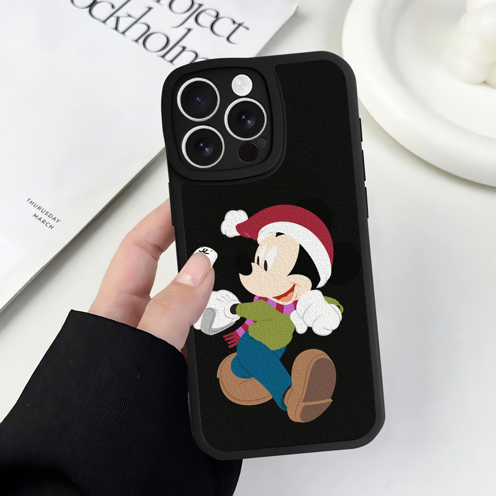 （画像用） ミッキーマウス Mickey Mouse 【iPhone 16シリーズ対応】シリコンスマホケース（レザー調） 材質：シリコン